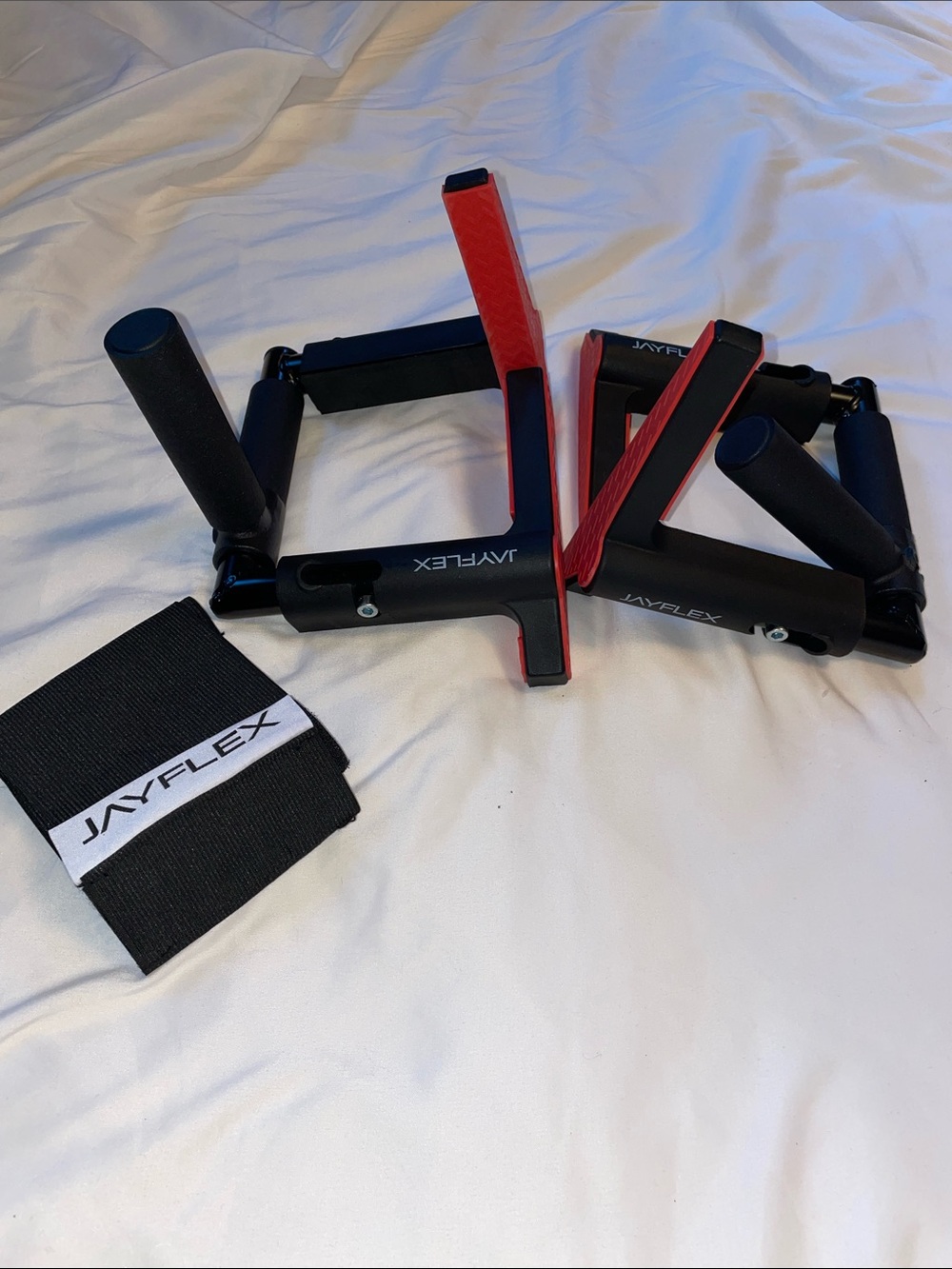 JAYFLEX Pull-Up Bars with Wrist Strap in Black and Red